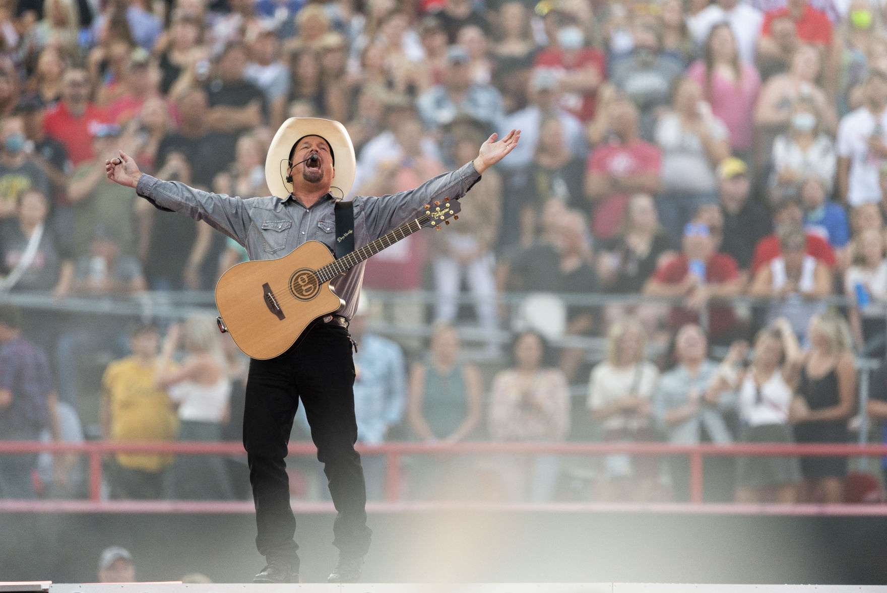 Garth Brooks concert, 08.14